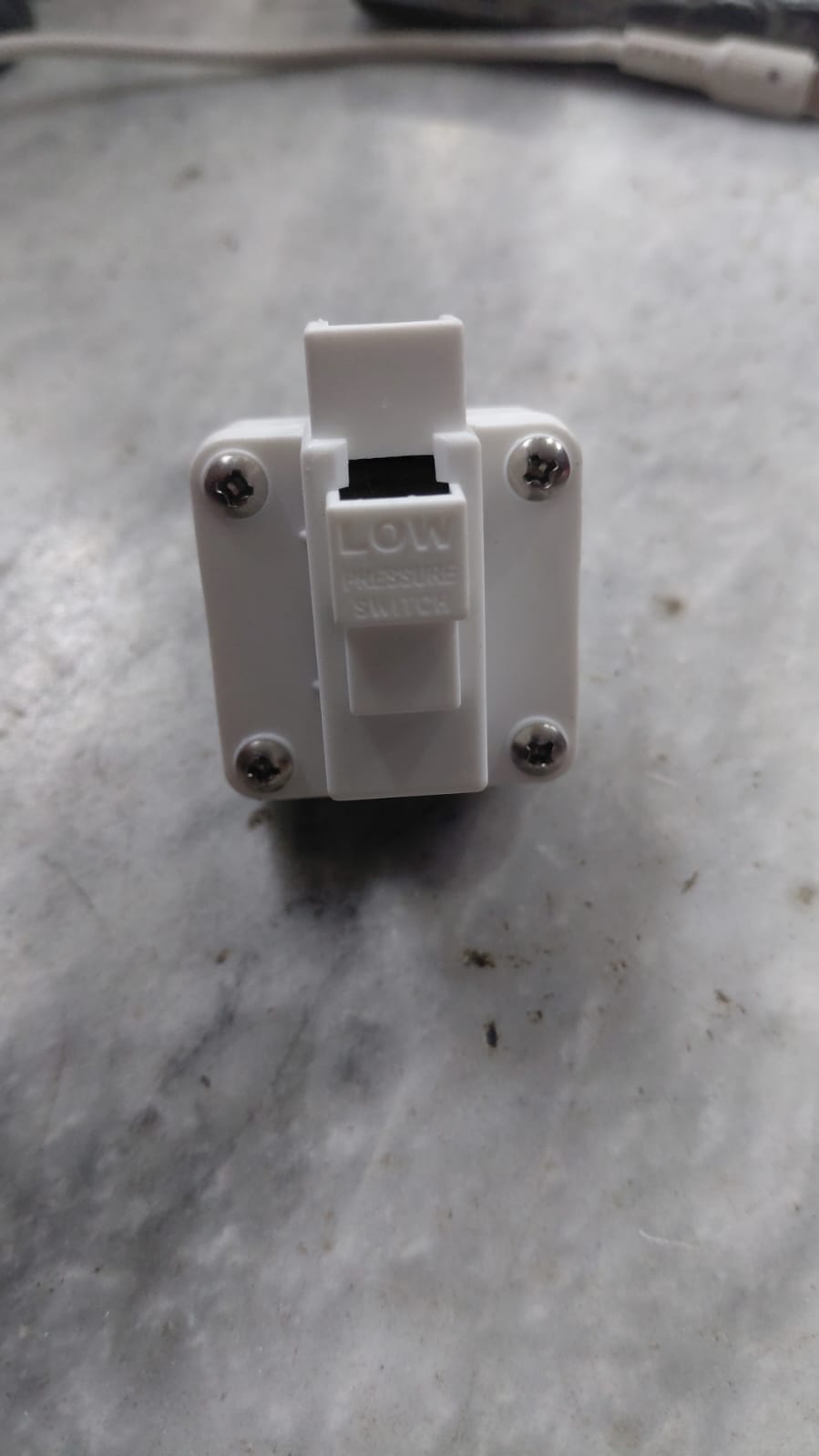 Low switch pressure switch